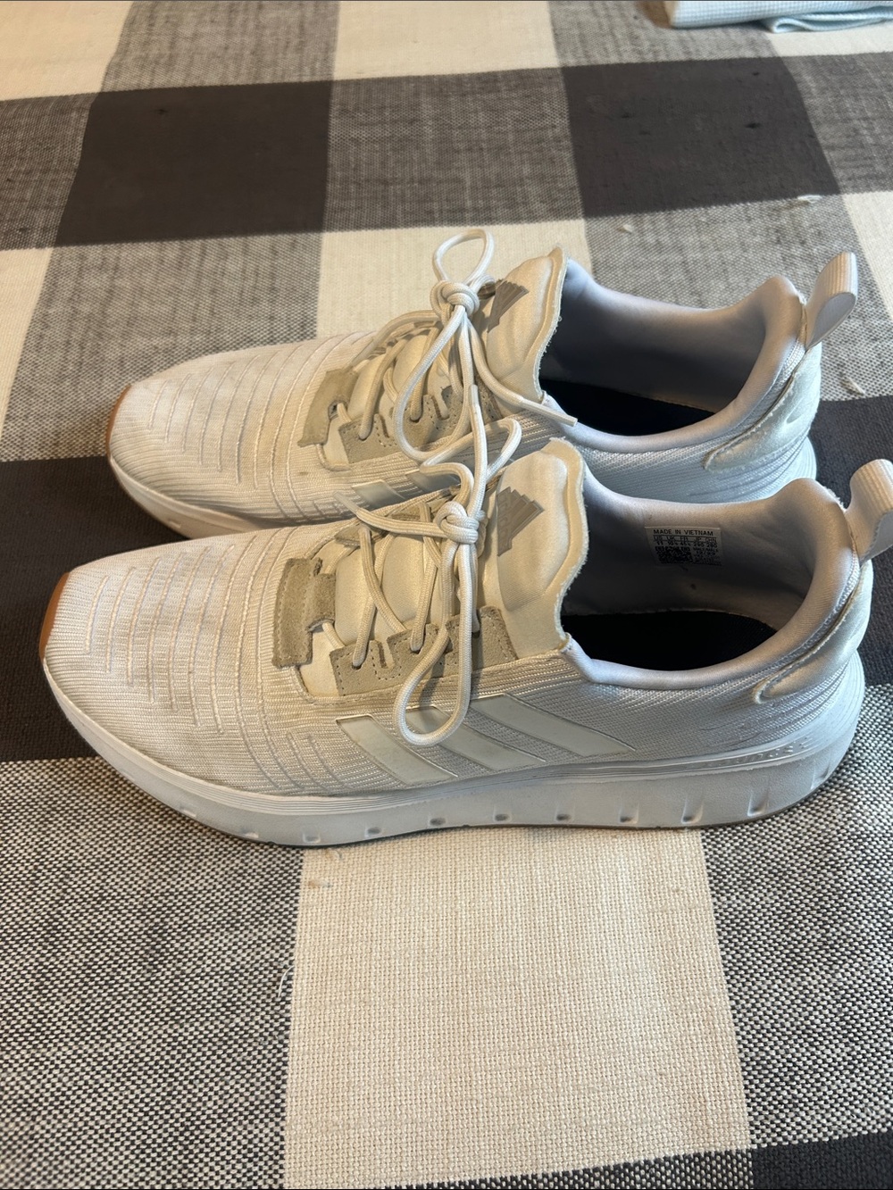 adidas Men's Cream/White Low-Top Athletic Sneakers